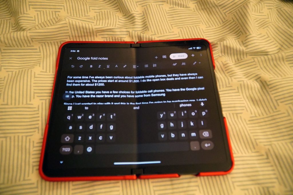 Google Pixel Fold unfolded screen keyboard layout