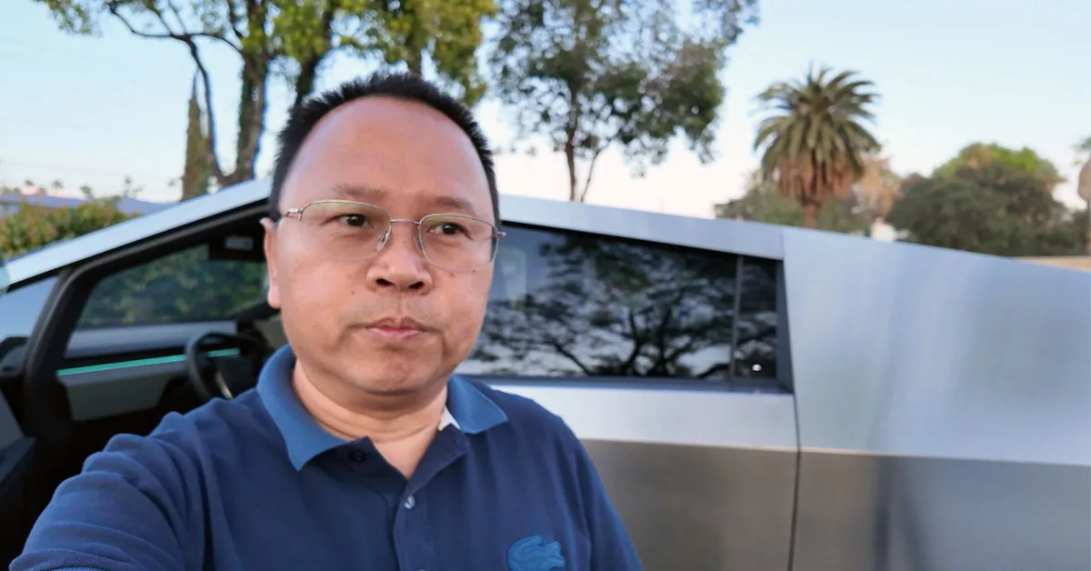 Me in front of Cybertruck