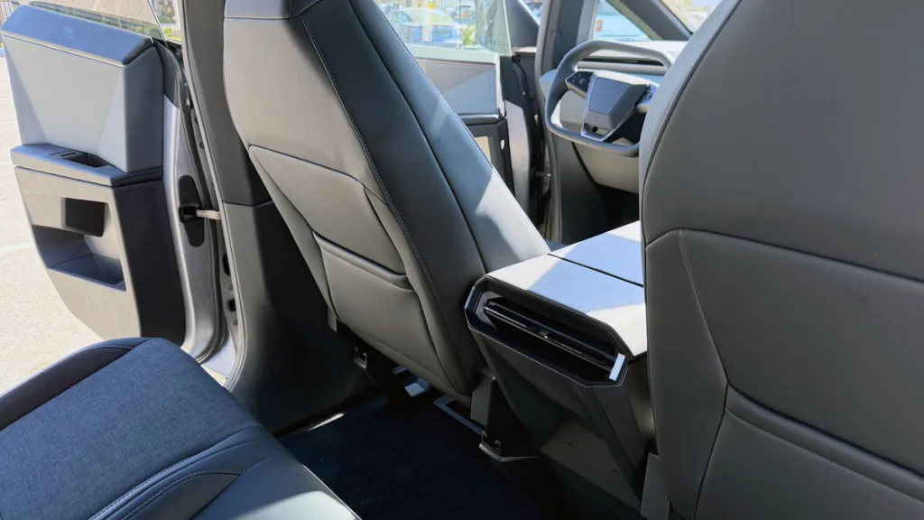 Cybertruck RWD back seat no screen