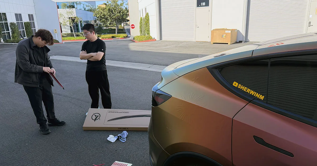 Haloblk preparing T700 carbon fiber spoiler